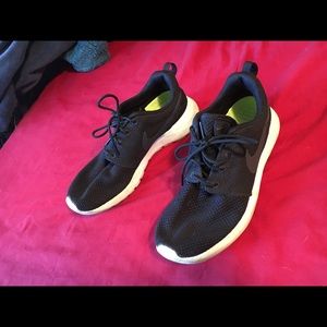 Nike roshe sneakers